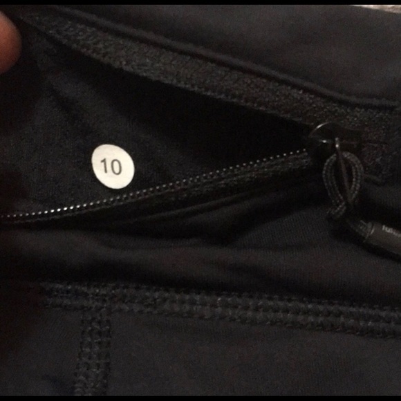 Lululemon Black crops - Picture 4 of 4